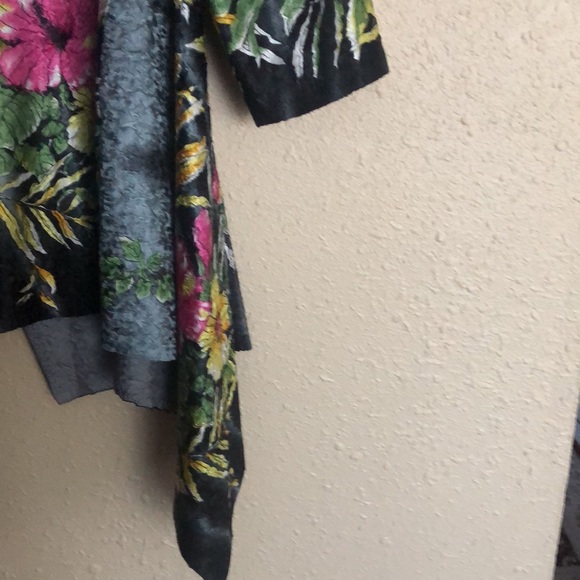 Jerry •T Cardigan - Picture 4 of 9